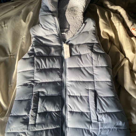 New York & Company Sherpa Puffer Vest - Picture 5 of 7